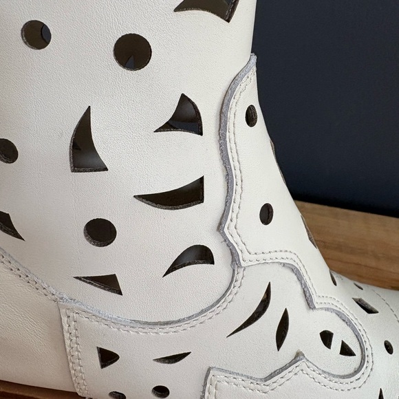 Dolce Vita Zenobi Off White Cutout Leather Western  Boots - Women 7.5 - Picture 3 of 5